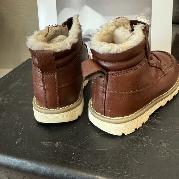 Old Navy Brown Leather Toddler Boots - Picture 2 of 4